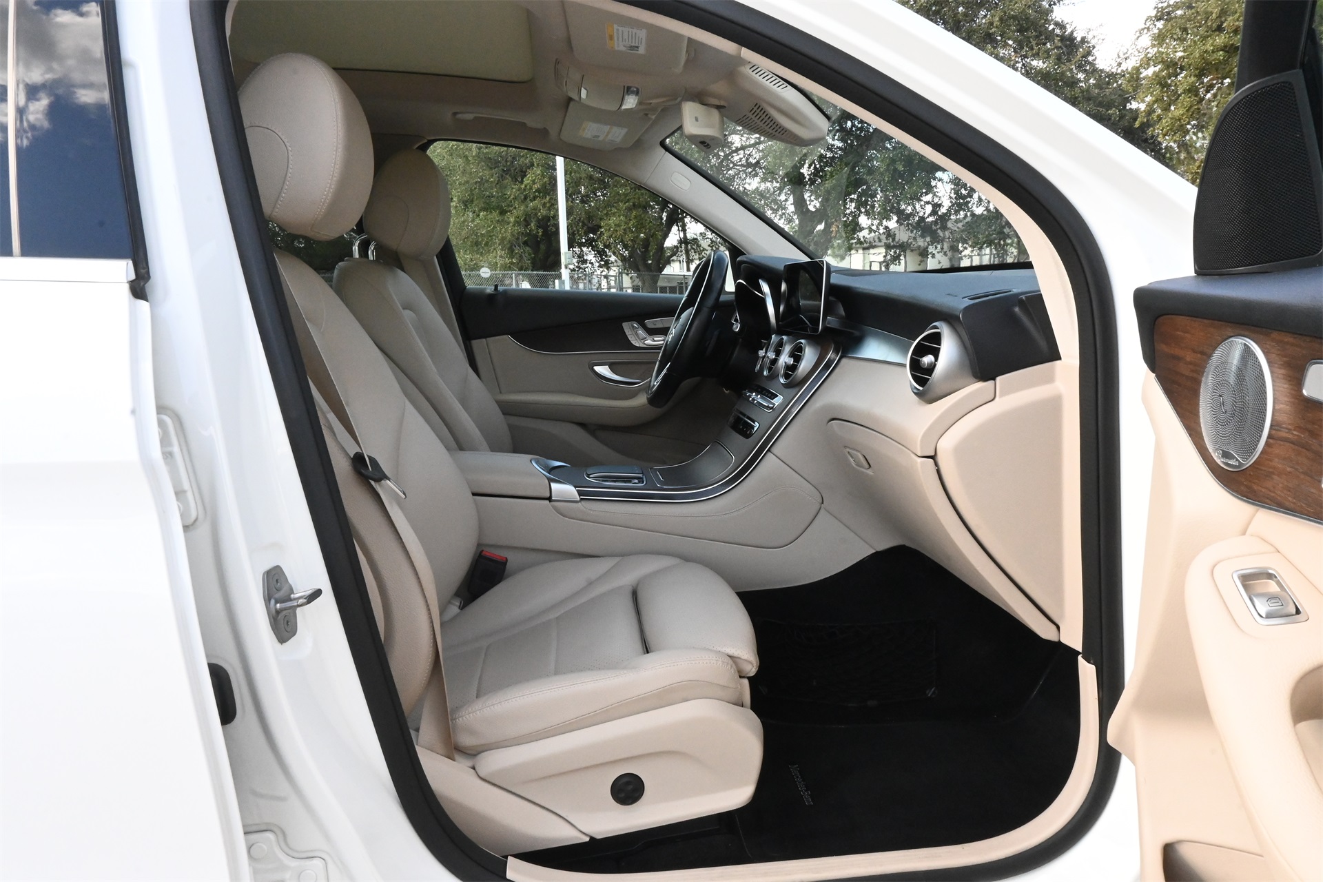 2020 Mercedes-Benz GLC GLC 300 White at Emmons Autoplex