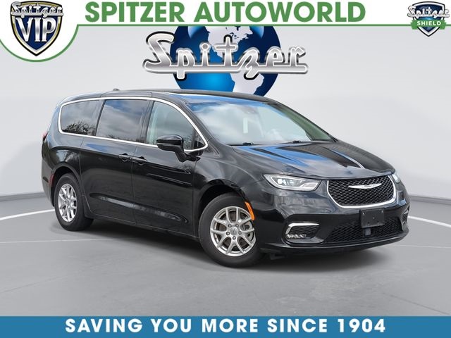 Brilliant Black Crystal Pearlcoat 2023 Chrysler Pacifica Touring L FWD Minivan Front-Wheel Drive 9-Speed Automatic