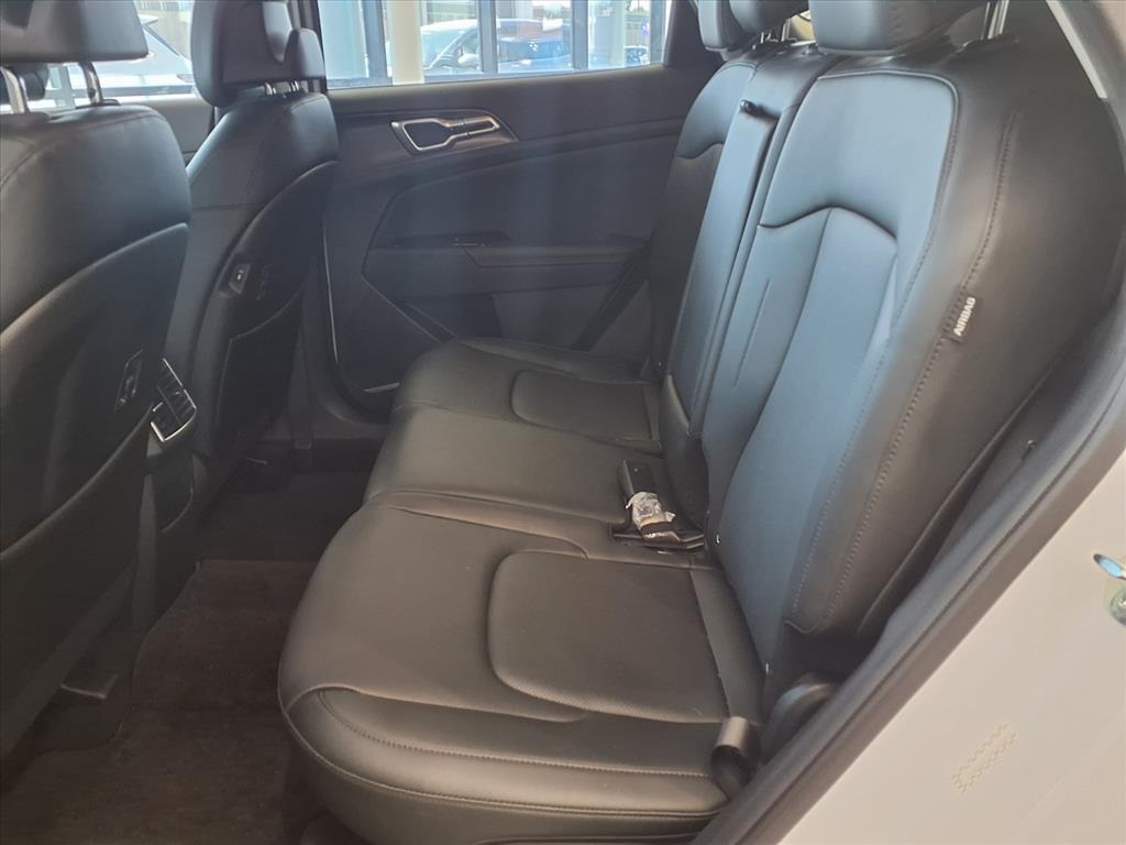2025 Kia Sportage EX - 7