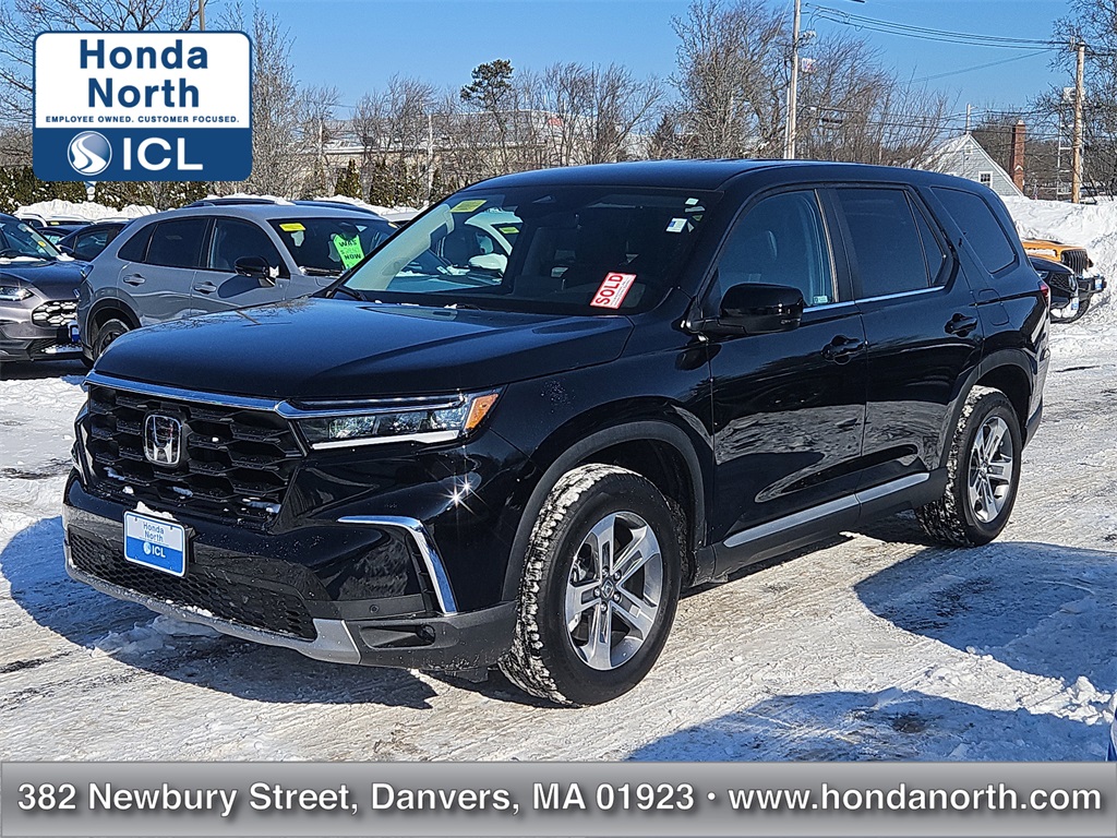 2023 Honda Pilot EX-L AWD with Captains Chairs