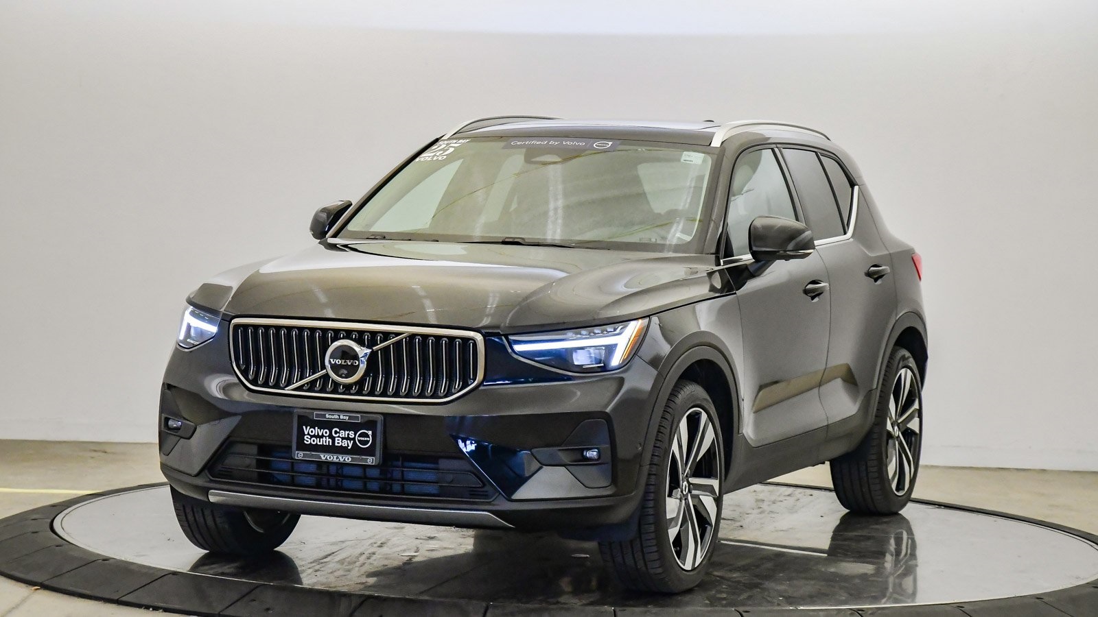2025 Volvo XC40 B5 Ultra Bright Theme AWD