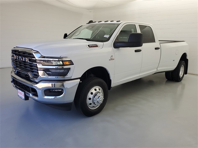 2025 RAM 3500 Tradesman Crew Cab LB DRW 4WD