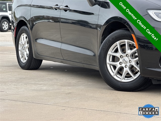 2023 Chrysler Pacifica Touring L Black at Mac Haik CDJR North Houston