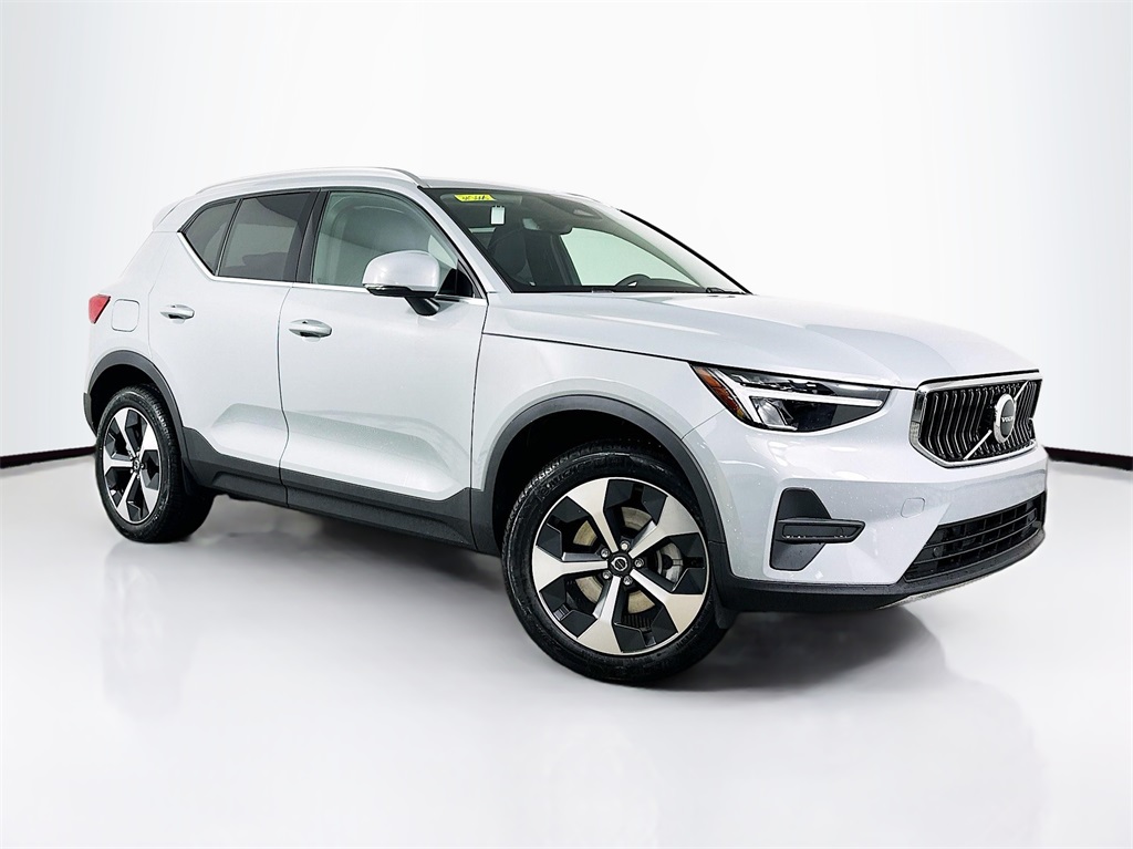 2025 Volvo XC40 B5 Core