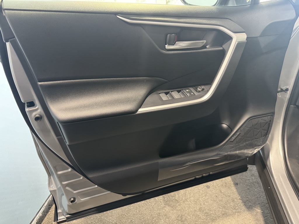 Thumbnail: 2025 Toyota RAV4 - 29