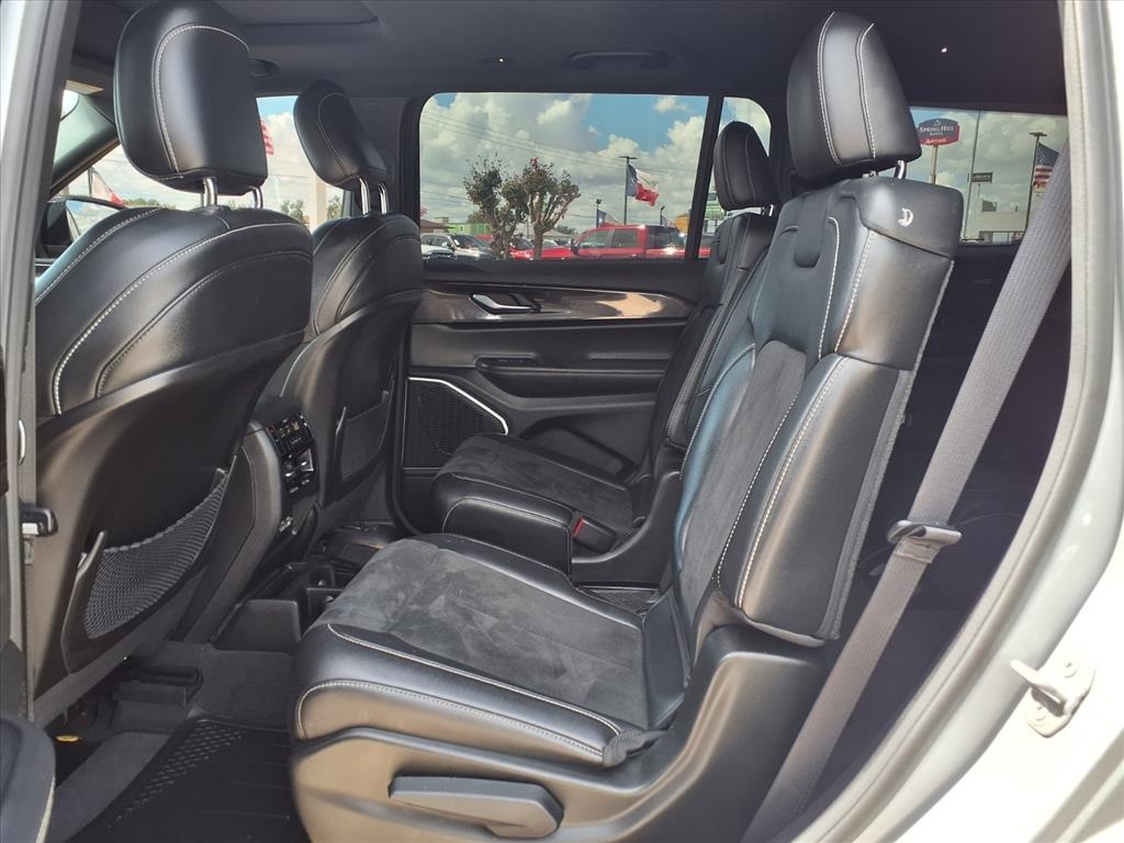 2022 Jeep Grand Cherokee L Altitude Silver at River Oaks CDJR