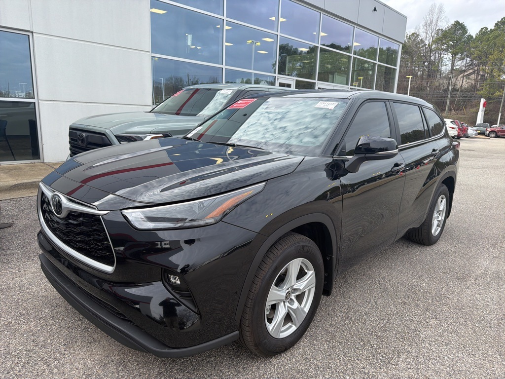 2025 Toyota Highlander LE FWD