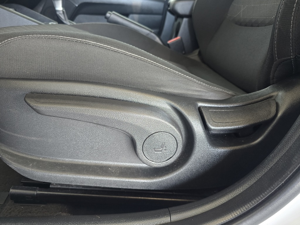 Thumbnail: 2023 Kia Rio - 11