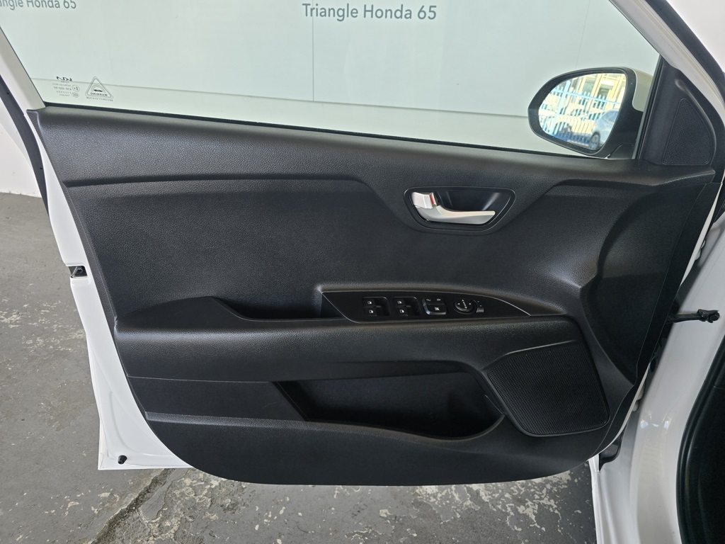 Thumbnail: 2023 Kia Rio - 25