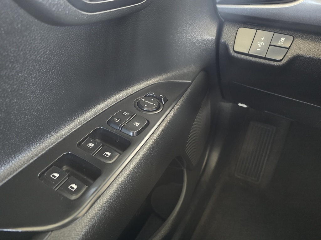 Thumbnail: 2023 Kia Rio - 27