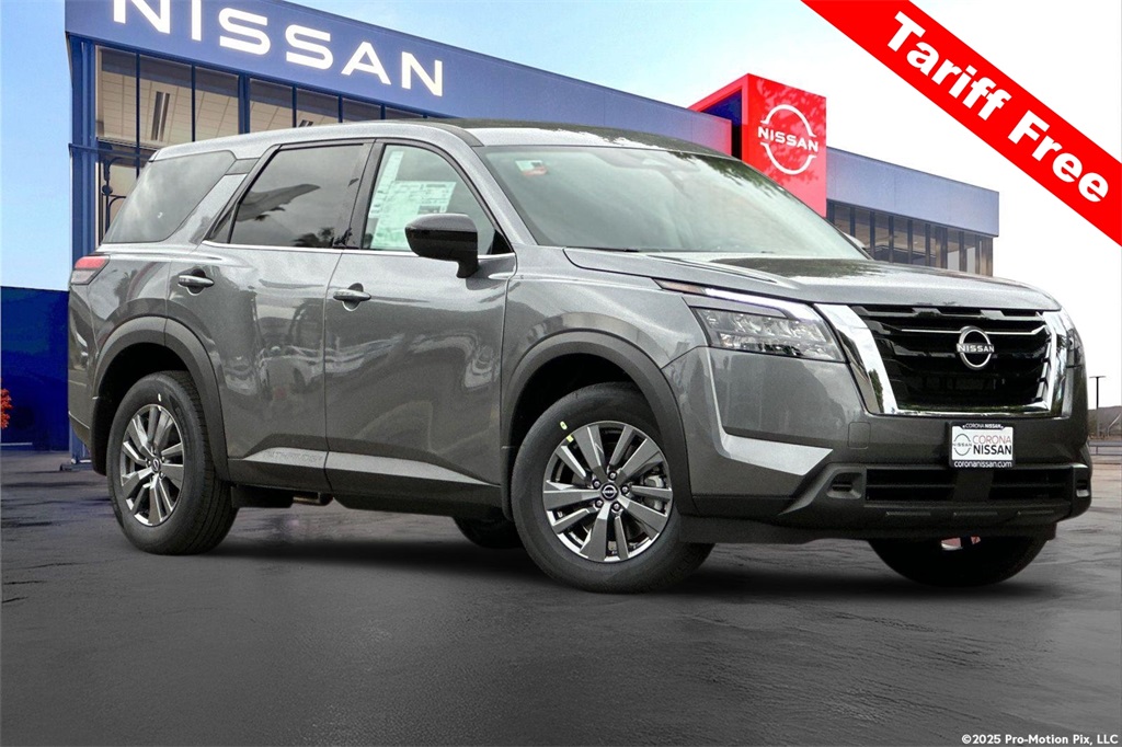 2025 Nissan Pathfinder S's photo