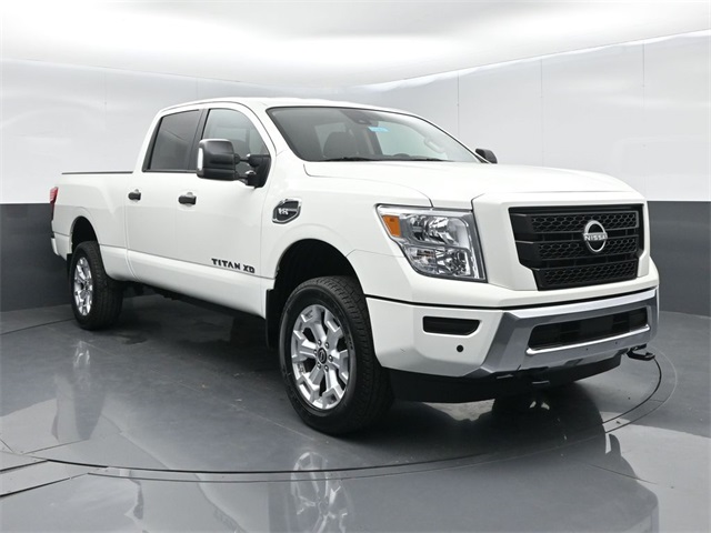 2024 Nissan Titan XD SV's photo