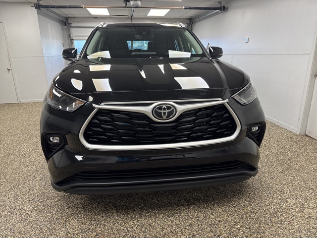 2022 Toyota Highlander XLE photo 2