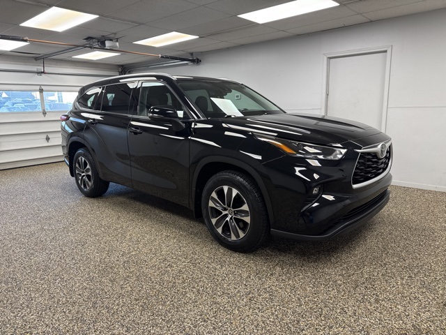 2022 Toyota Highlander XLE photo 3