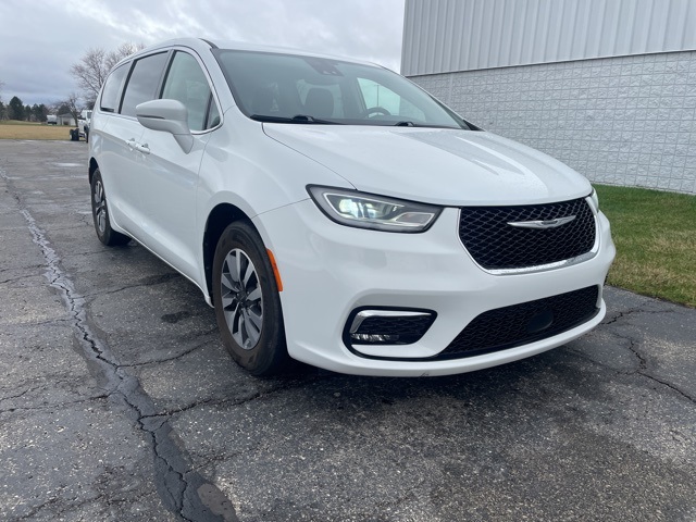 2022 Chrysler Pacifica Hybrid Touring L FWD