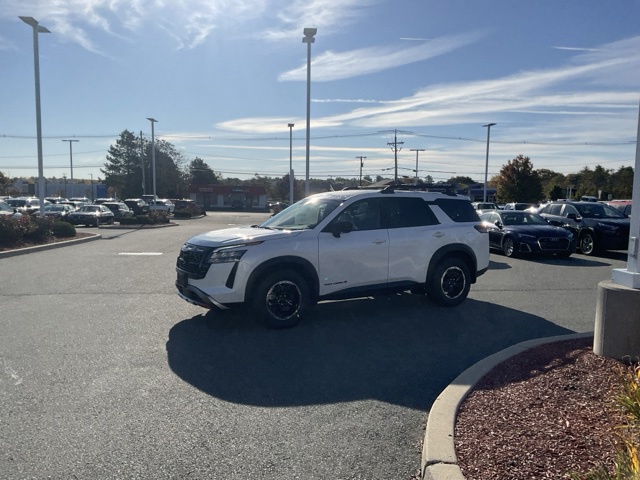 Everest White Pearl Tricoat 2026 Nissan Pathfinder SUV / Crossover All-Wheel Drive 9-Speed Automatic