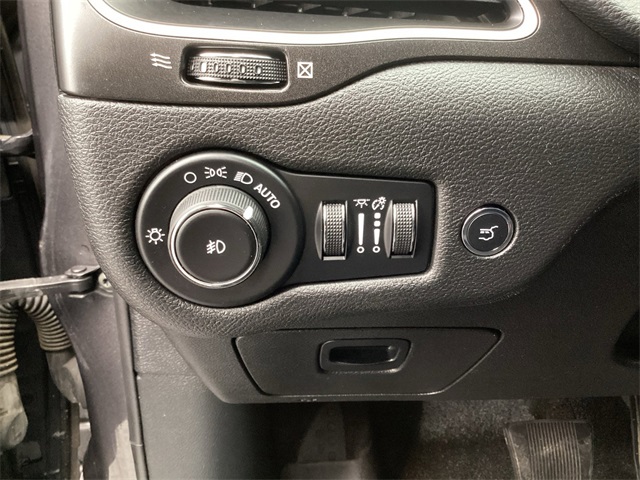 Used Car 2019 Jeep Cherokee  Trailhawk For Sale Under $20,000 In San Antonio, Texas