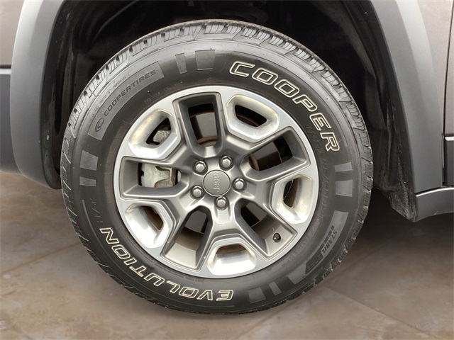 Used Car 2019 Jeep Cherokee  Trailhawk For Sale Under $20,000 In San Antonio, Texas