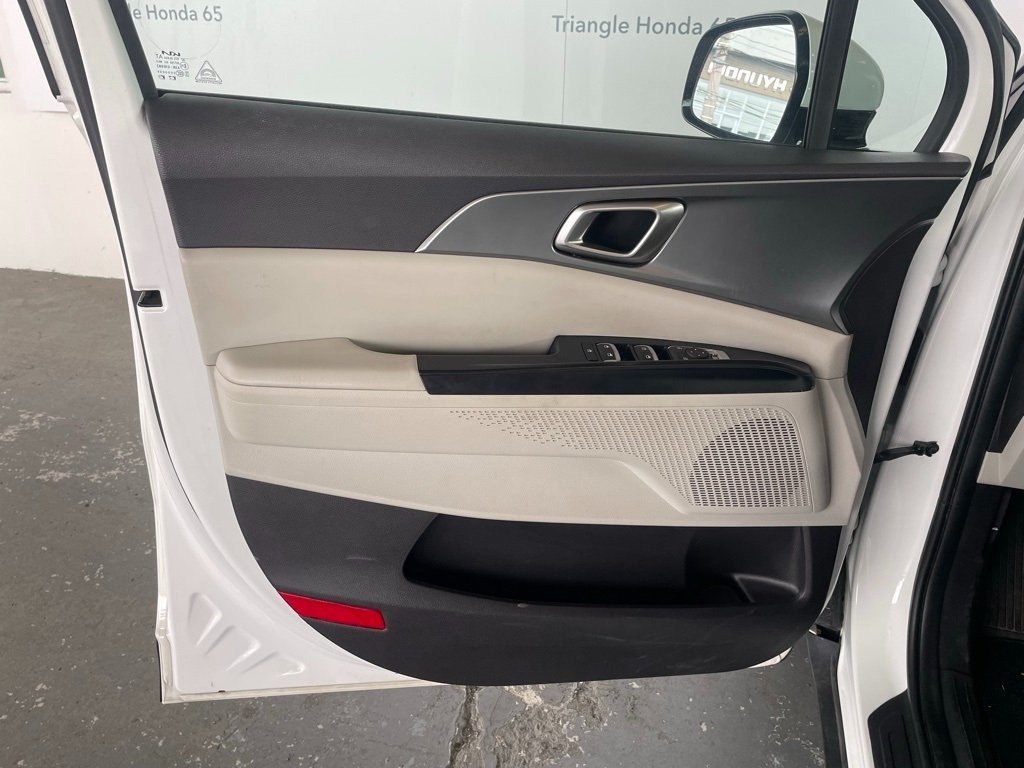 Thumbnail: 2024 Kia Carnival - 25