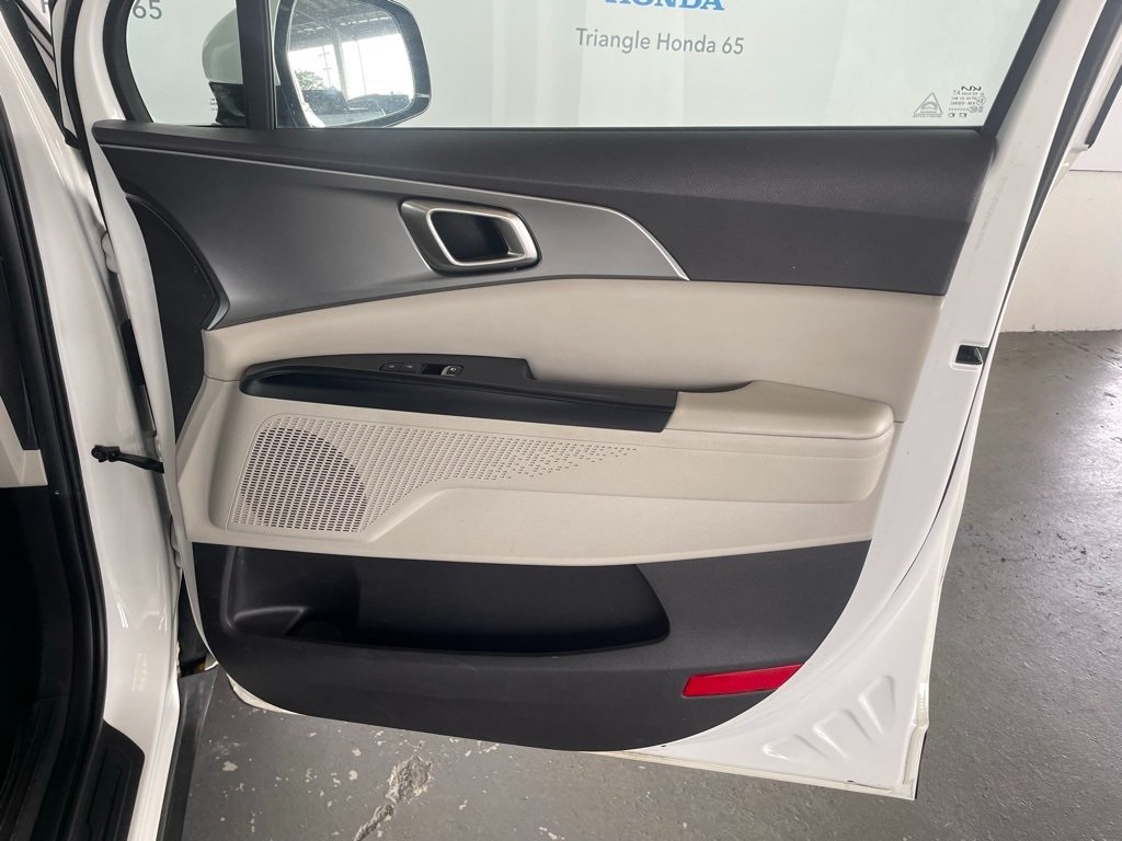 Thumbnail: 2024 Kia Carnival - 29