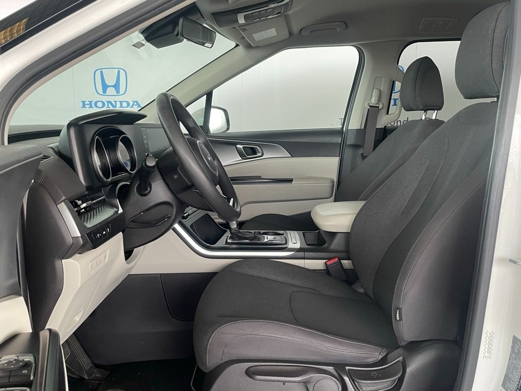 Thumbnail: 2024 Kia Carnival - 9