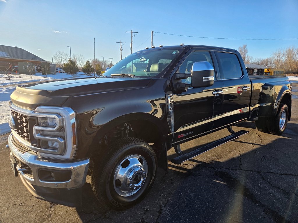 2024 Ford F-350 Super Duty Lariat Crew Cab LB DRW 4WD