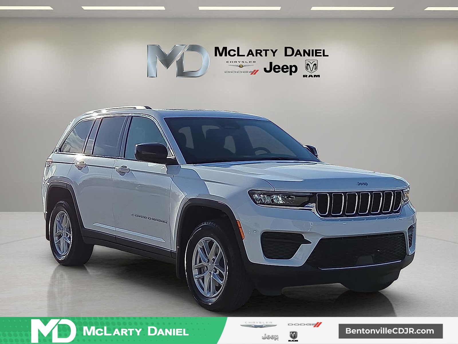 2026 Jeep Grand Cherokee Laredo 4WD