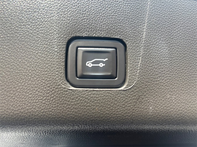 Used Car 2023 Chevrolet Traverse  Premier For Sale Under $40,000 In San Antonio, Texas