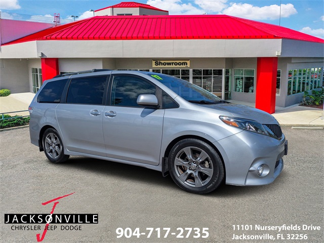 2017 Toyota Sienna SE Premium 8-Passenger FWD