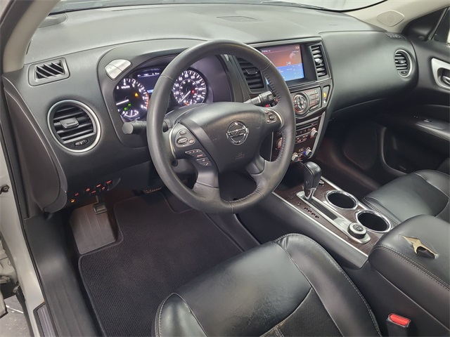 2015 – Nissan – Pathfinder