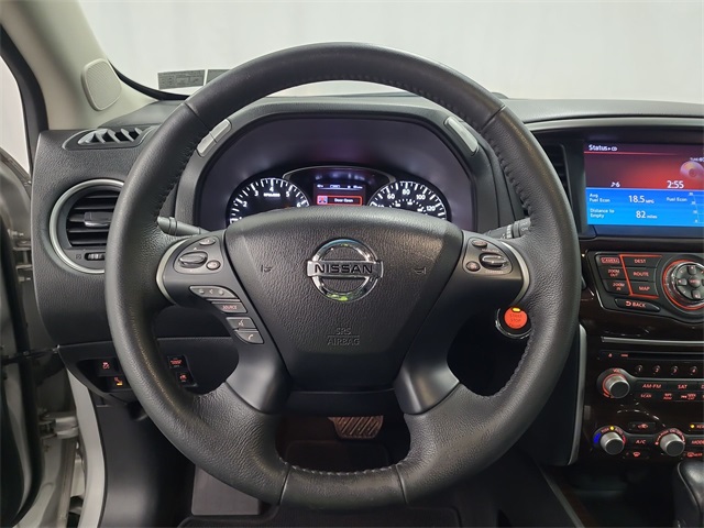 2015 – Nissan – Pathfinder
