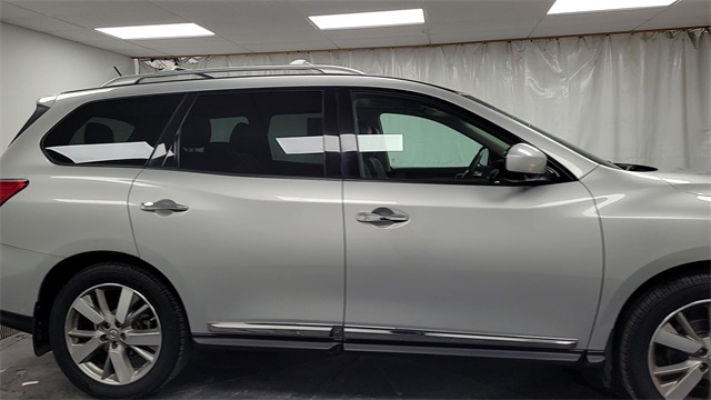 2015 – Nissan – Pathfinder