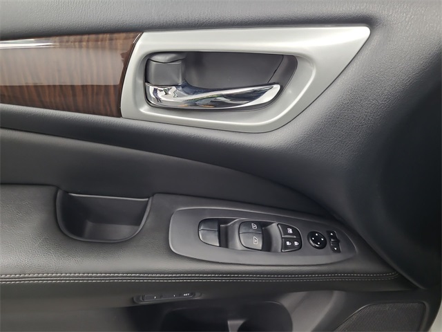 2015 – Nissan – Pathfinder
