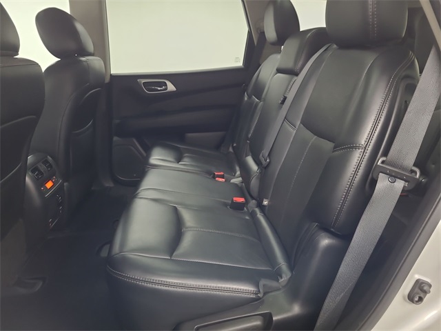 2015 – Nissan – Pathfinder