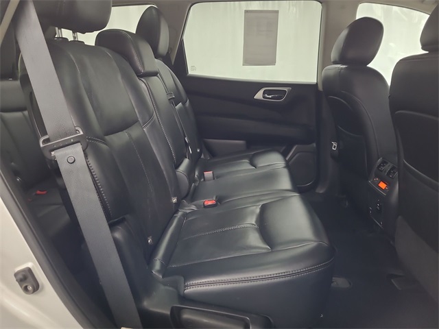 2015 – Nissan – Pathfinder