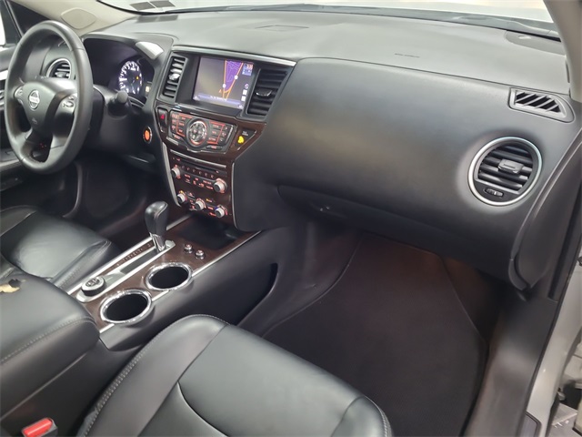 2015 – Nissan – Pathfinder