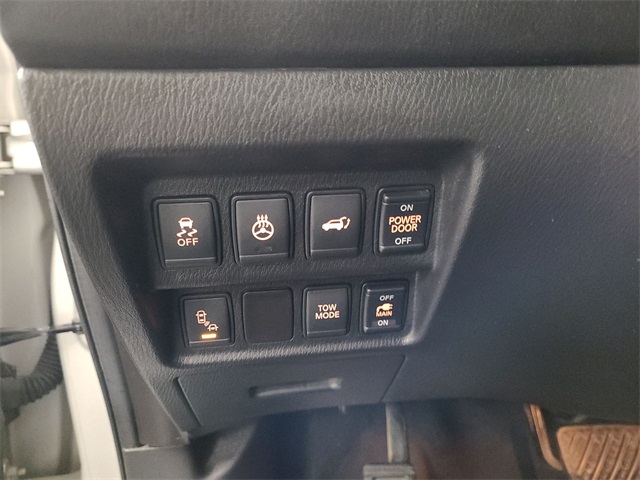 2015 – Nissan – Pathfinder