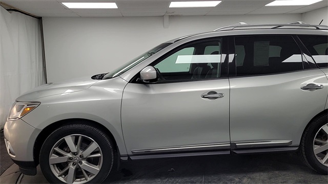 2015 – Nissan – Pathfinder