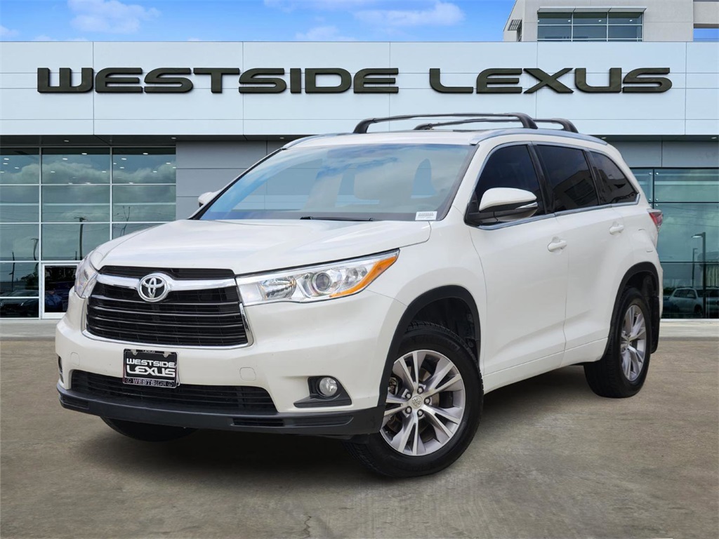 2015 Toyota Highlander XLE V6 White at Community Toyota