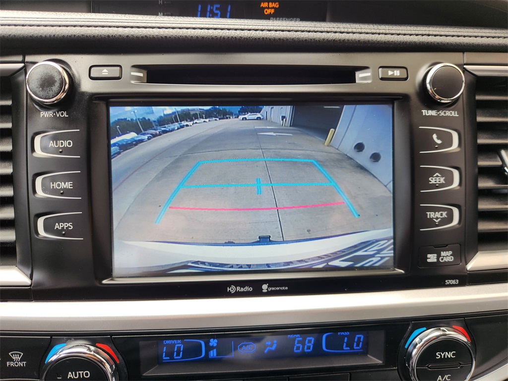 2015 Toyota Highlander XLE V6 White at Community Toyota