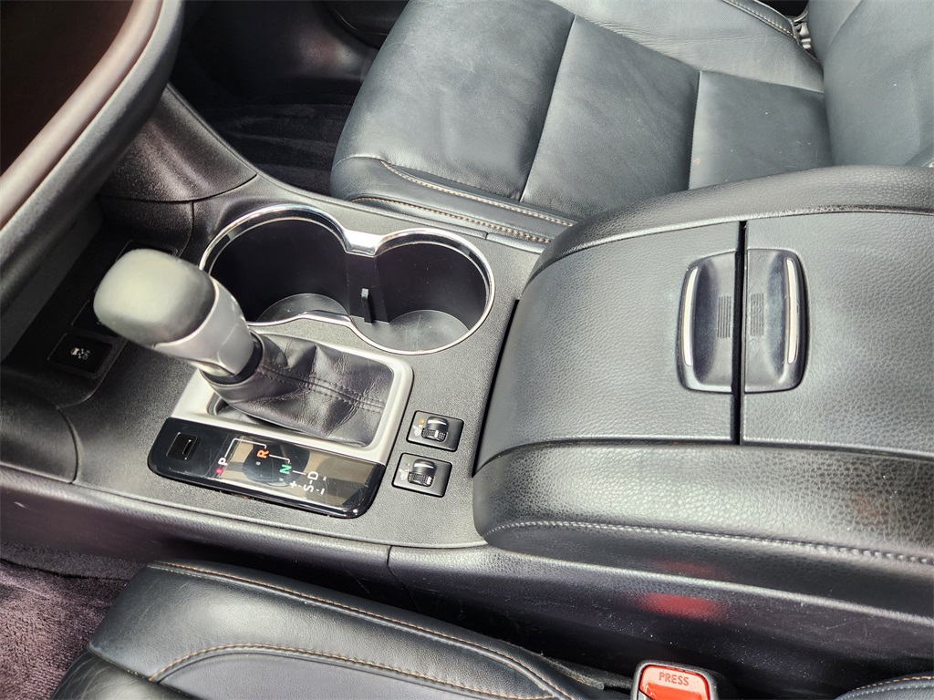 2015 Toyota Highlander XLE V6 White at Community Toyota