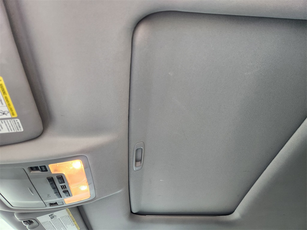 2015 Toyota Highlander XLE V6 White at Community Toyota