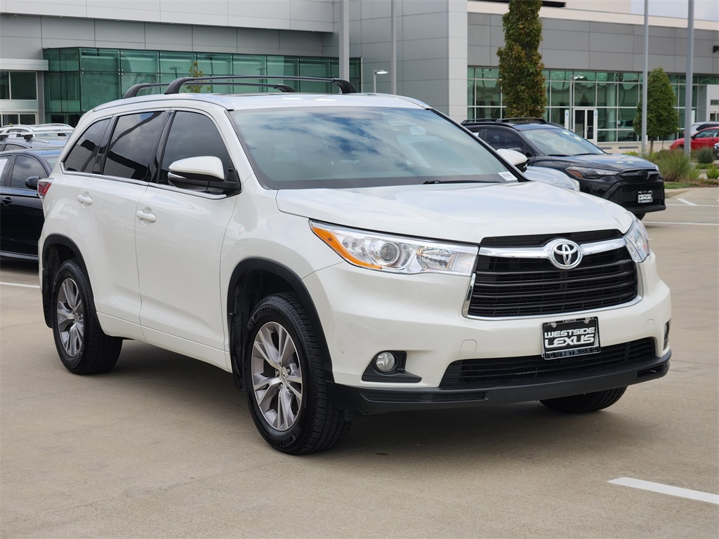 2015 Toyota Highlander XLE V6 White at Community Toyota