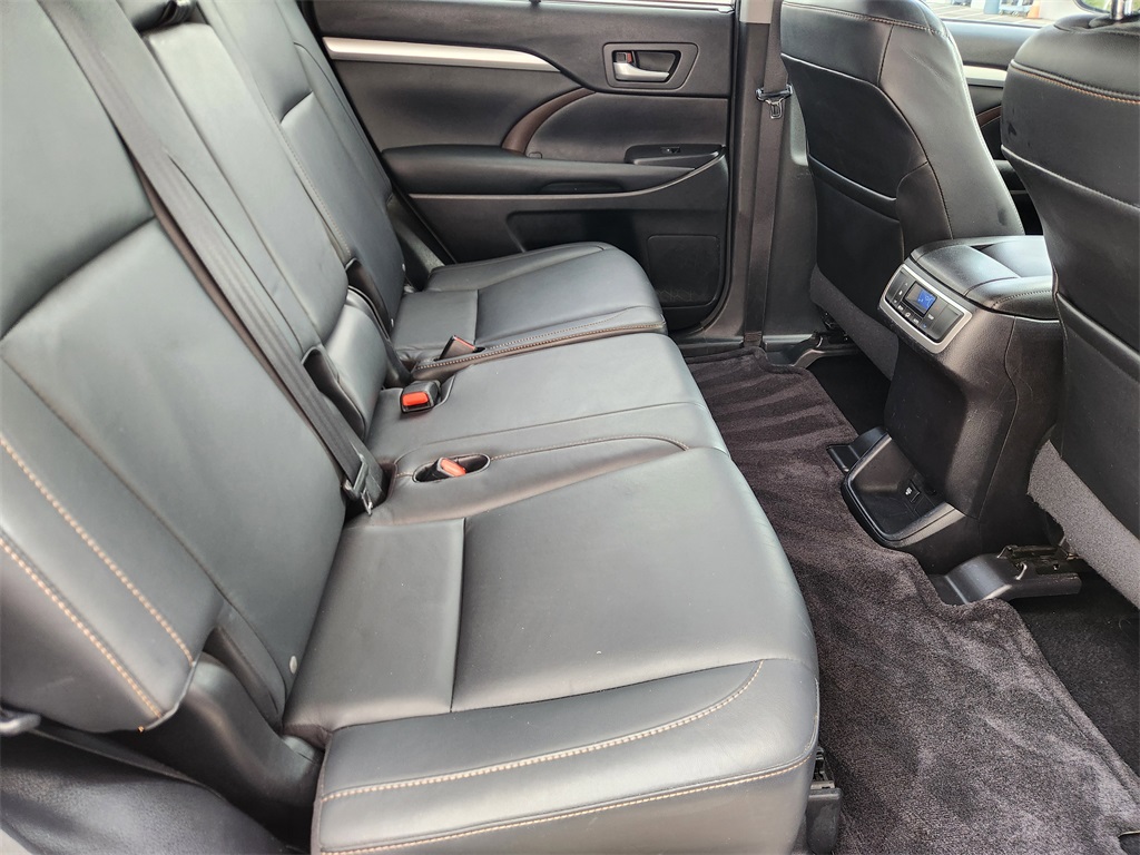 2015 Toyota Highlander XLE V6 White at Community Toyota