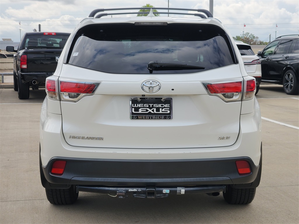2015 Toyota Highlander XLE V6 White at Community Toyota