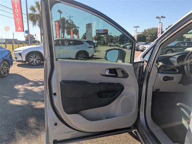 2018 Chrysler Pacifica Limited Silver at Superior Kia