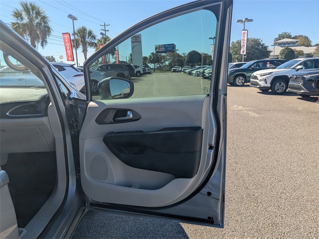 2018 Chrysler Pacifica Limited Silver at Superior Kia