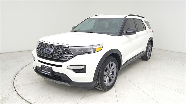 2022 Ford Explorer XLT White at Tom Peacock Cadillac