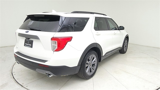 2022 Ford Explorer XLT White at Tom Peacock Cadillac