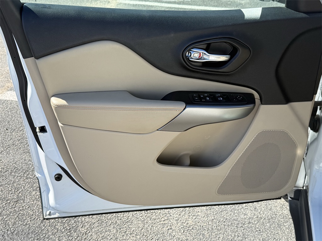 2021 Jeep Cherokee Latitude White at Legacy Ford